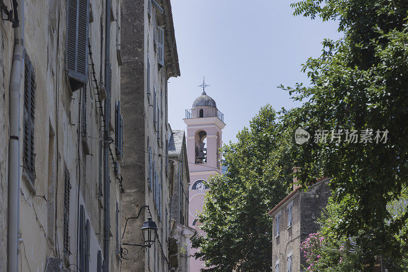 Eglise de l’annonation的钟楼，Corte村最古老的建筑(1450年)